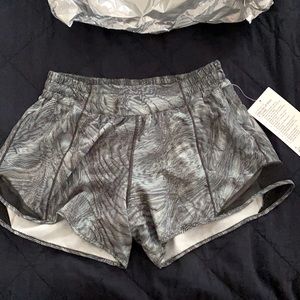 NWT Athletic Short Lululemon 4” lined short “Hotty hot”
